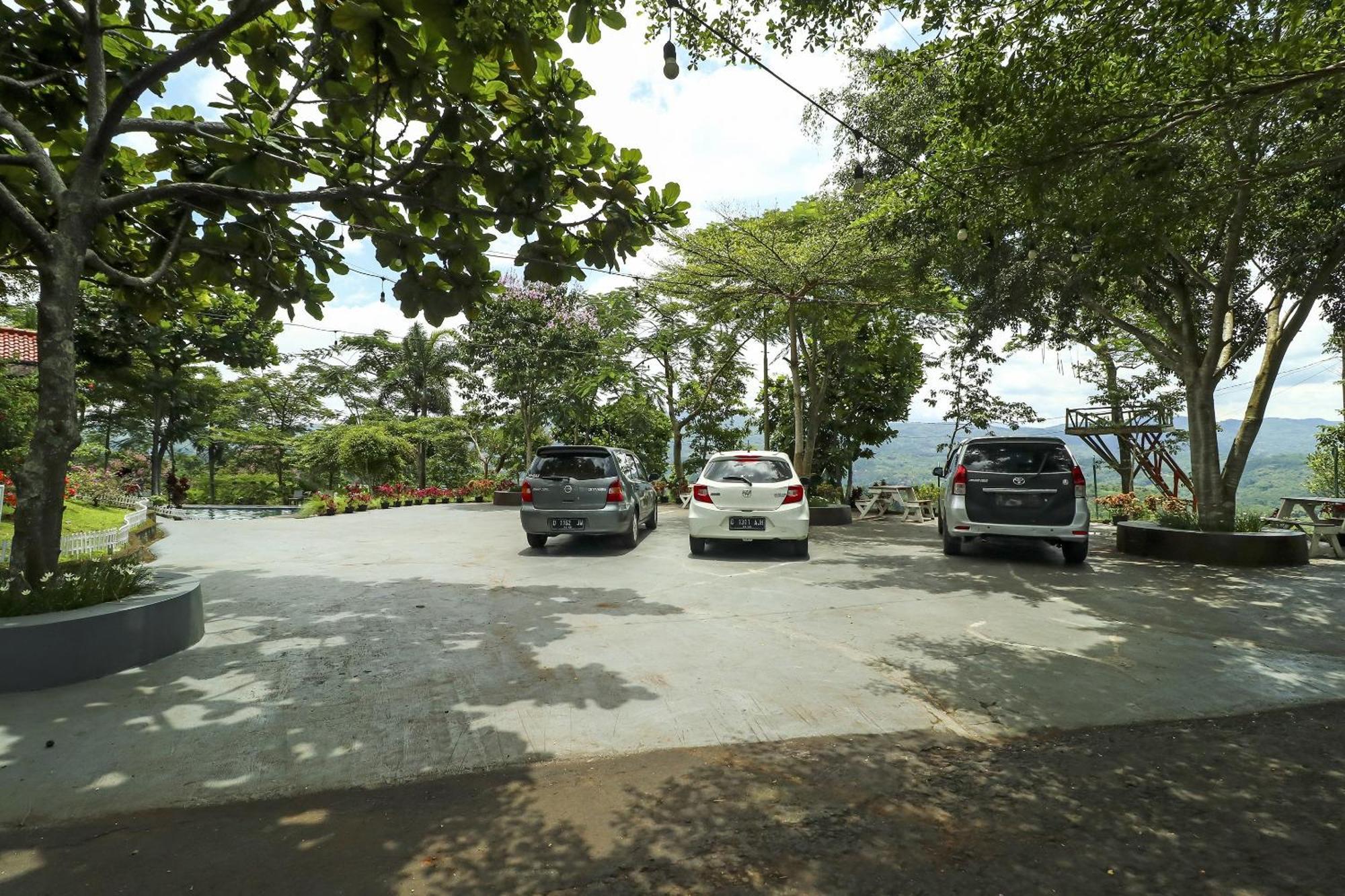 Oyo Homes 90956 Desa Wisata Guranteng Pendjalu Exteriér fotografie