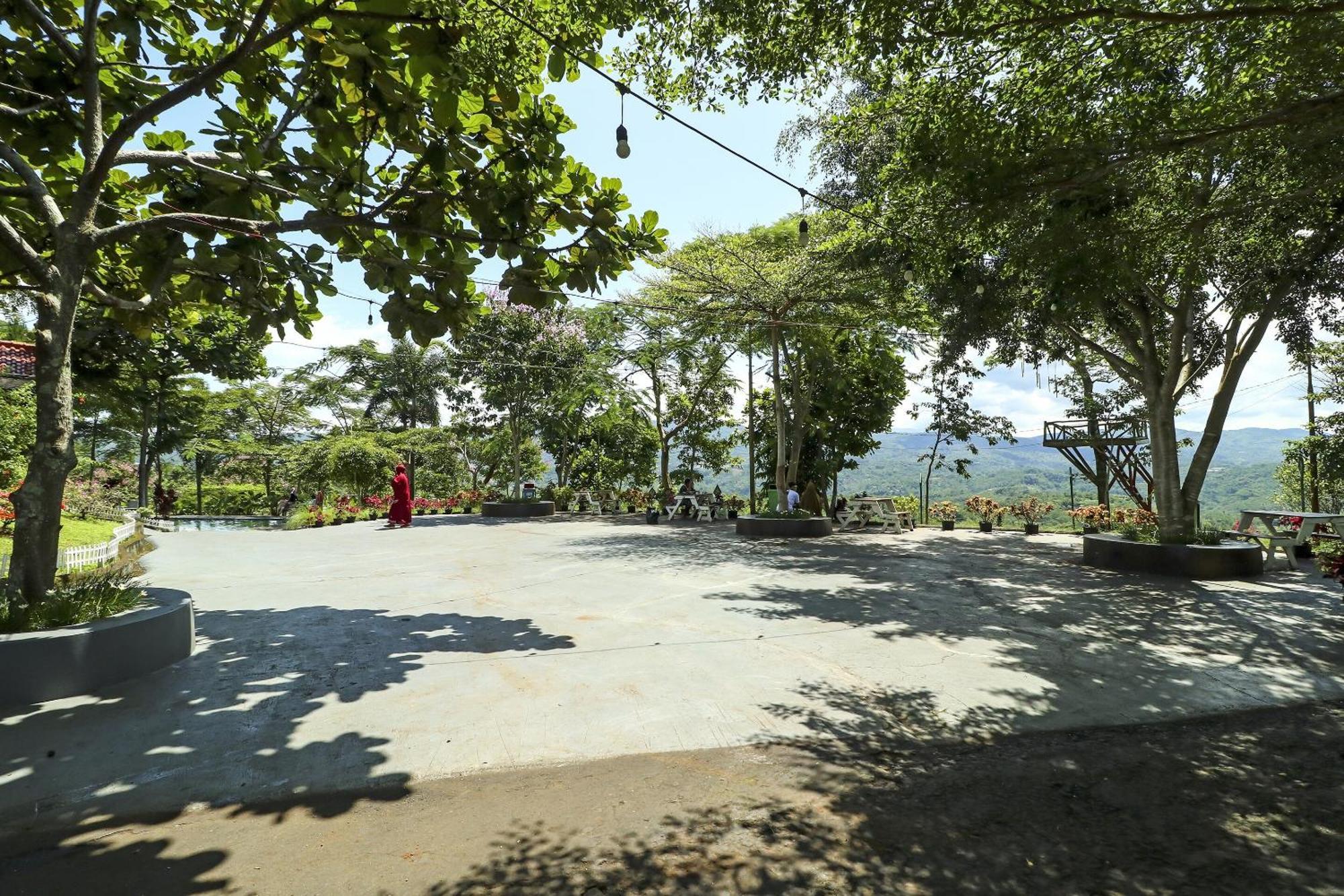 Oyo Homes 90956 Desa Wisata Guranteng Pendjalu Exteriér fotografie