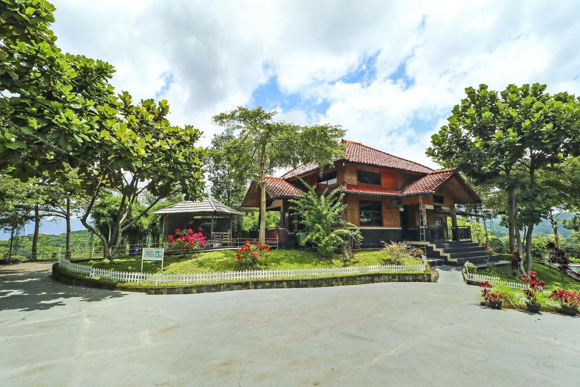 Oyo Homes 90956 Desa Wisata Guranteng Pendjalu Exteriér fotografie