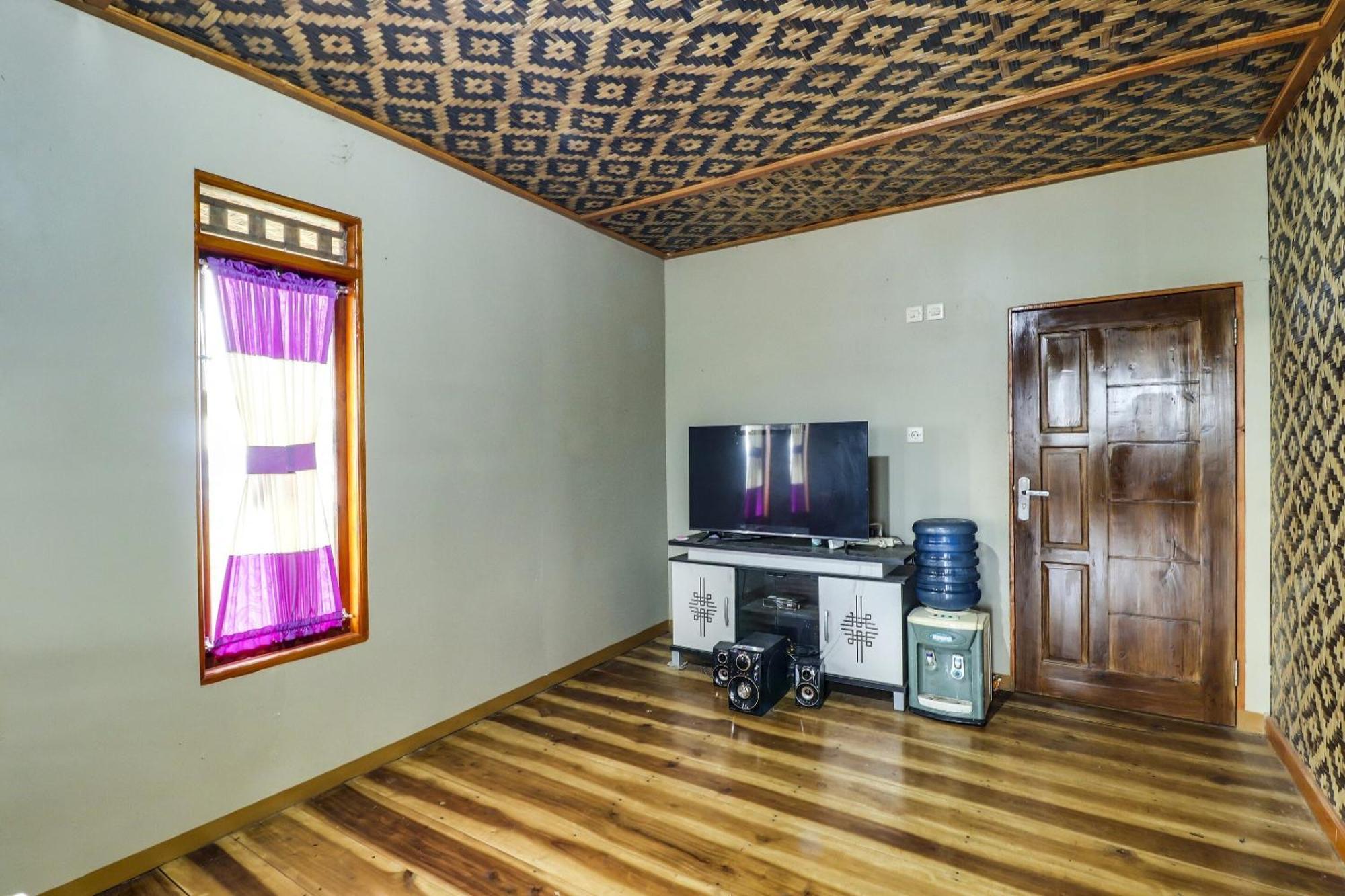 Oyo Homes 90956 Desa Wisata Guranteng Pendjalu Exteriér fotografie